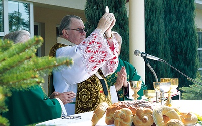 Metropolita wrocławski upomniał się o szacunek dla daru Bożego, jakim jest chleb 