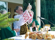 Metropolita wrocławski upomniał się o szacunek dla daru Bożego, jakim jest chleb 