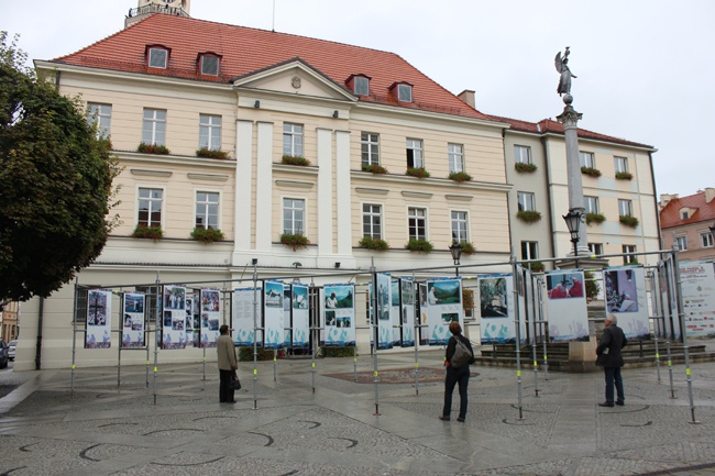 Papieska wystawa w Oleśnicy