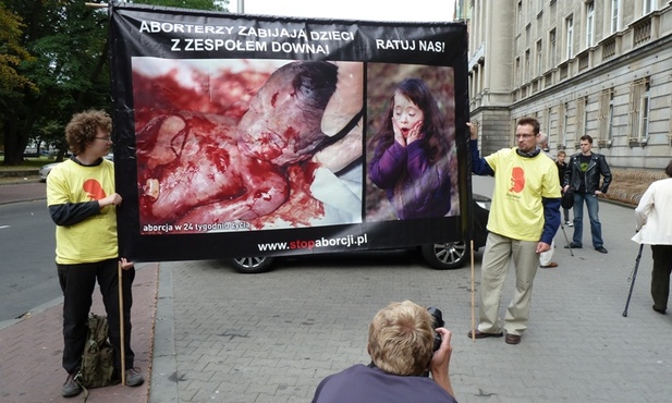 Wykonuje prawo do aborcji, łamie inne!
