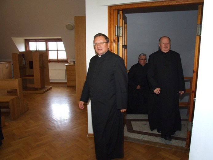 Spotkanie proboszczów neoprezbiterów z biskupem A. Jeżem