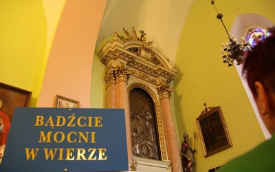 Obraz Matki Bożej Szkaplerznej w kościele w Lipcach Reymontowskich
