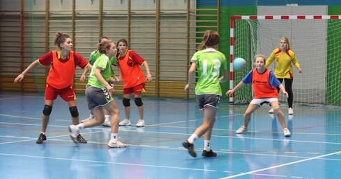 Szczypiornistki ruszyły do walki