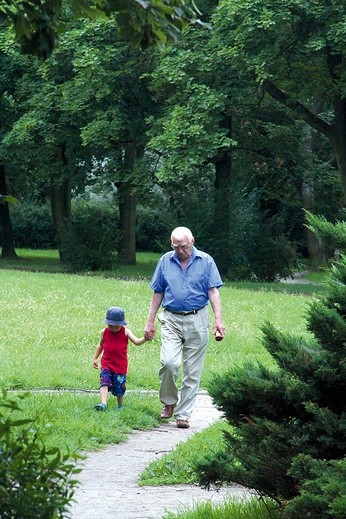 Wśród seniorów zdecydowanie aktywniejsze są kobiety. Tymczasem propozycje różnych organizacji są skierowane do wszystkich. Każdy może znaleźć coś dla siebie 