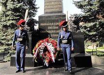 Kozacy Dońscy przy pomniku Kutuzowa