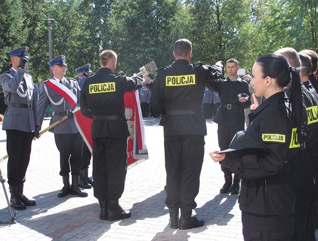 Słowa ślubowania wypowiedziało 31 policjantów