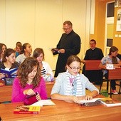  Katecheza w Gimnazjum Katolickim  im. Jana Pawła II  w Skawinie