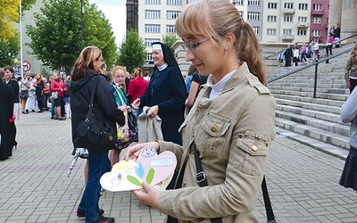 Joanna Koczy i serca wykonane przez uczestników IV turnusu rekolekcji w Jastrzebiu- -Zdroju