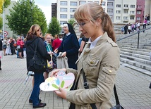 Joanna Koczy i serca wykonane przez uczestników IV turnusu rekolekcji w Jastrzebiu- -Zdroju