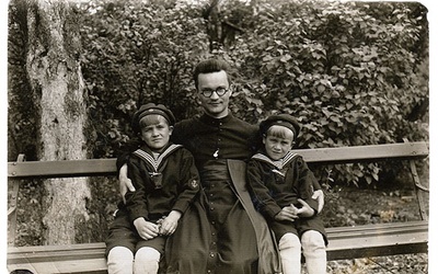 Bracia razem z wujkiem. Od lewej: Antoni, Norbert i Józef