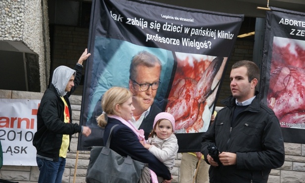 Szpital mówi jak zabija, ale kręci