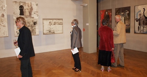 Wernisaż wystawy potwierdził zainteresowanie poszukiwaniami współczesnych artystów