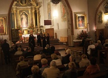 Muzyka sakralna  rozbrzmiewała między innymi we wnętrzu kościoła poaugustiańskiego