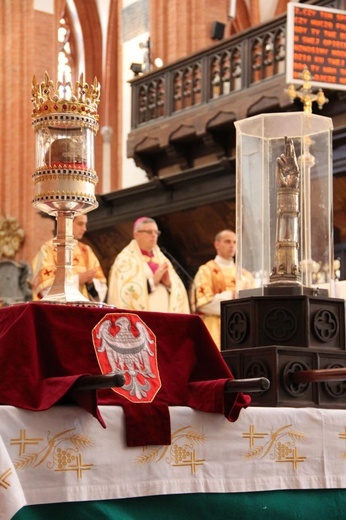 Procesja z relikwiami świętych Doroty i Stanisława