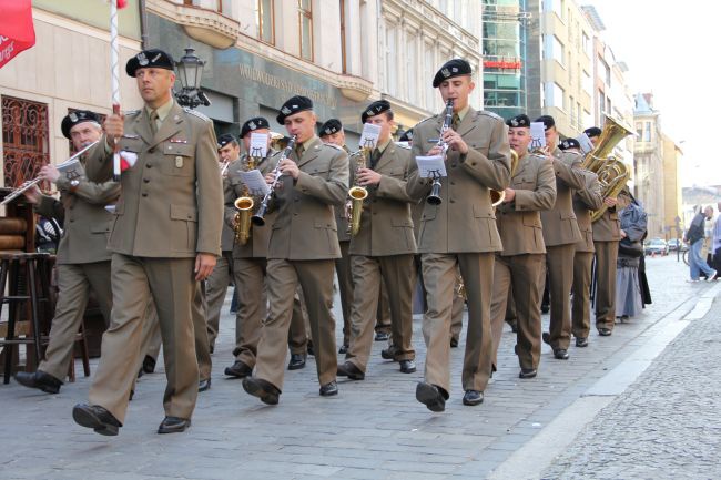 Procesja z relikwiami świętych Doroty i Stanisława