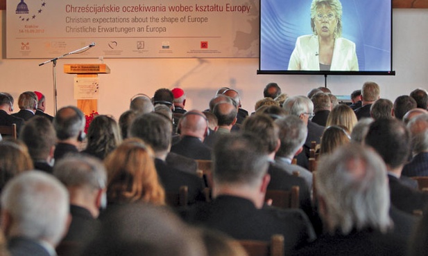  Na konferencji w Tomaszowicach, komisarz Viviane  Reding nieoczekiwanie przedstawiła kalendarz prac nad nową Unią