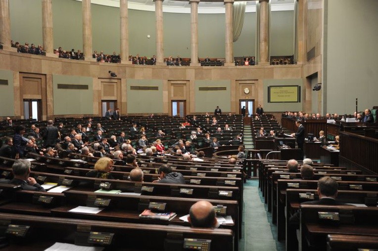 W sejmie debata nad ograniczeniem aborcji