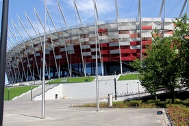 Rosną koszty utrzymania stadionu, bo za każdą wymianę murawy trzeba zapłacić ok. pół miliona złotych