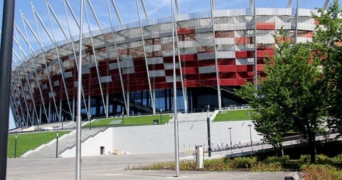 Rosną koszty utrzymania stadionu, bo za każdą wymianę murawy trzeba zapłacić ok. pół miliona złotych