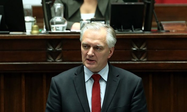 Gowin: Otwierania trumien zakazuje prawo