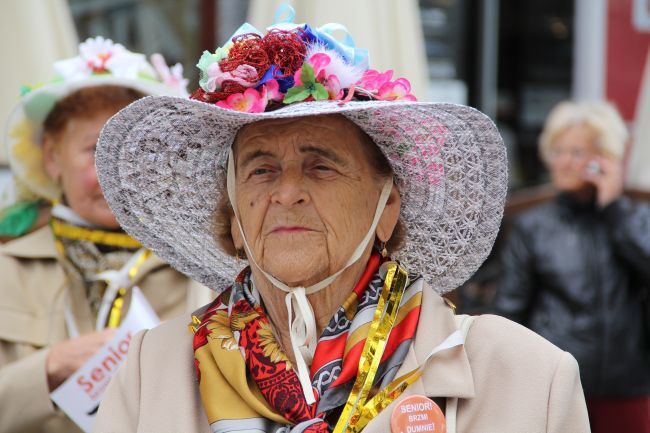 Marsz Kapeluszy rozpoczynający Dni Seniora we Wrocławiu