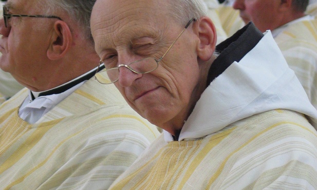 Postanowienia Synodu wskazują na współpracę, jaką powinna istnieć między duchownymi.