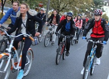 Raz w miesiącu rowerzyści opanowują stołeczne ulice