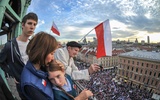 Dziesiątki tysięcy w obiektywie.