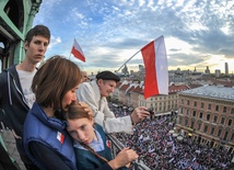 Dziesiątki tysięcy w obiektywie.