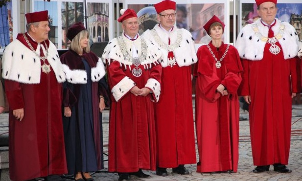 W rozpoczęciu studenckiego roku wzieli udział rektorzy niemal wszystkich wyższych uczelni wrocławskich