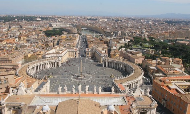 Papież wrócił do Rzymu