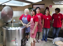  W stołówce Caritas w Płocku codziennie są przygotowywane posiłki dla ponad 500 osób