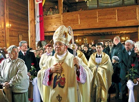  Uroczystościom jubileuszowym przewodniczył  bp Roman Marcinkowski  