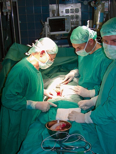 Zdjęcia z pierwszego przeszczepu nerek, którego w 2010 roku dokonano w Olsztynie 