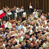  Uczestnicy metropolitalnej pielgrzymki do Rzymu z okazji 750. rocznicy śmierci św. Jacka, podczas koncertu zespołu „Śląsk” w auli Pawła VI