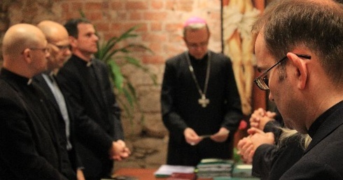 Biskupa płockiego wspierają rady i komisje