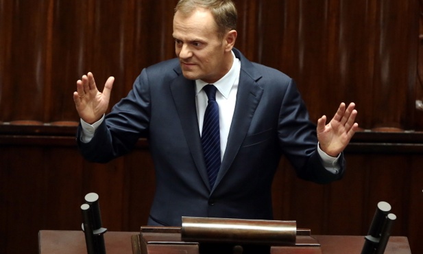 Tusk przybił piątkę z sędzią Milewskim