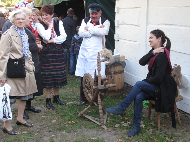 Na polu i na scenie podczas „Festiwalu ziemniaka” w Muzeum Wsi Radomskiej