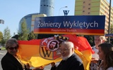 Tablica została odsłonięta m.in. przez Ryszarda Filipowicza ps. "Gryf", prezesa Zarządu Okręgu Dolnośląskiego Światowego Związku Żołnierzy Armii Krajowej