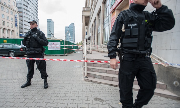 Policja zamknęła przejście na odcinku ul. Świętokrzyskiej i Szkolnej