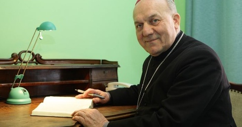 Nie można zlekceważyć prób usunięcia krzyża