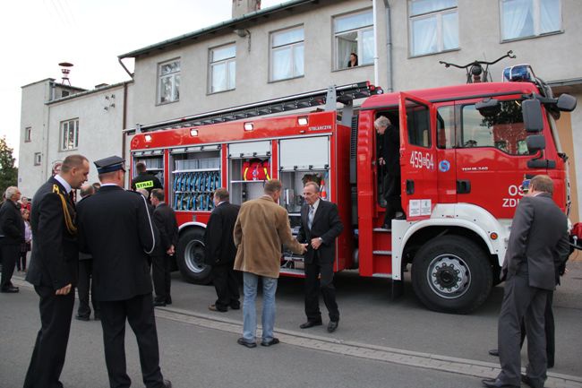 OSP w Zdunach ma nowy samochód