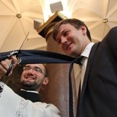 Obcinanie krawatów jest starą tradycją w seminarium