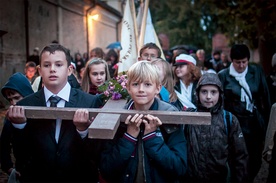 Dni Pamięci. W spotkaniu udział wzięła młodzież ze szkół, którym patronują kard. Stefan Wyszyński oraz bł. Jan Paweł II