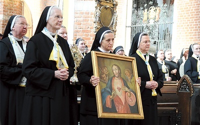 – Na przestrzeni lat Bóg błogosławił naszemu zgromadzeniu i wybierał kolejne osoby gotowe z oddaniem służyć bliźnim – mówi matka generalna Samuela Werbińska