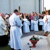 Dzieci i starsi chętnie uczestniczą w różnych wydarzeniach w parafii