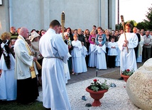 Dzieci i starsi chętnie uczestniczą w różnych wydarzeniach w parafii