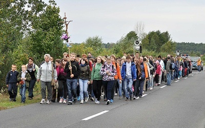  Na szlak wyruszyło około 200 osób