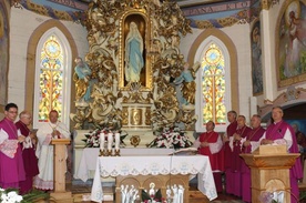 Bp Roman Marcinkowski przewodniczył Mszy św. z udziałem członków Kapituły Katedralnej
