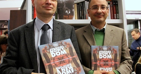 Tomasz Markiewicz i Jerzy S. Majewski zorganizowali w ubiegłym roku wystawę o odbudowie stolicy, a teraz wydali na ten temat album